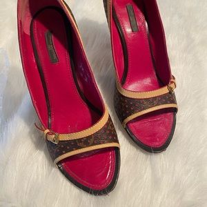Louis Vuitton heels size 8